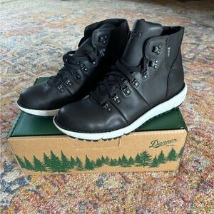 Danner Men’s hiking boots black 8.5